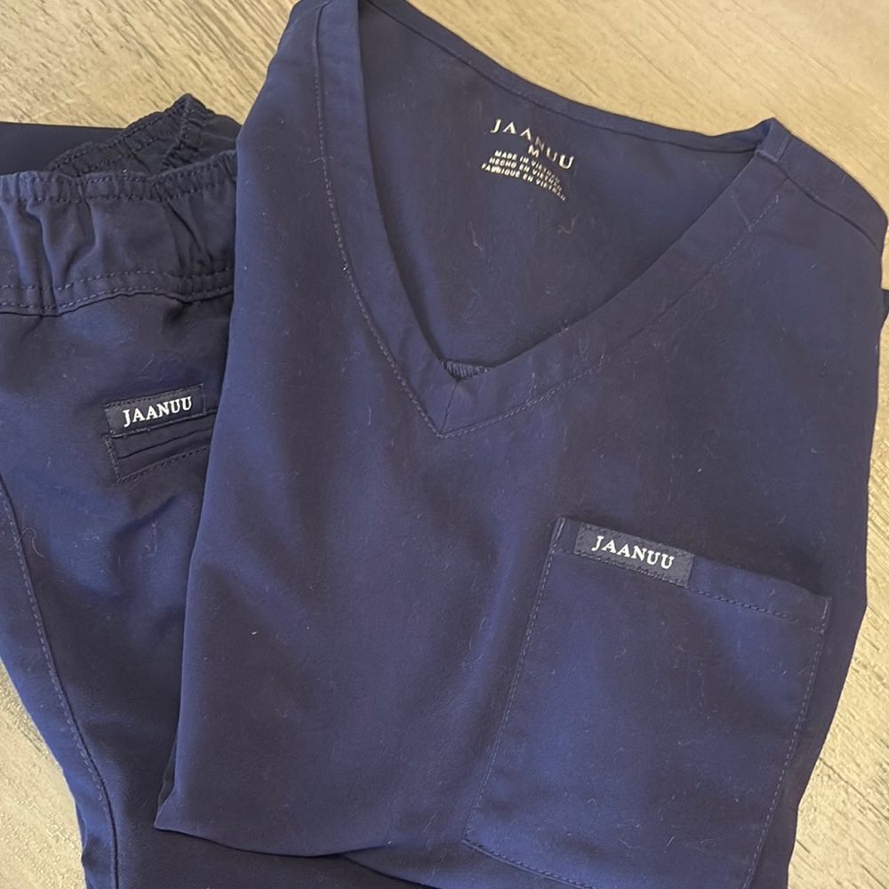 Jaanuu V-Neck Scrub Set